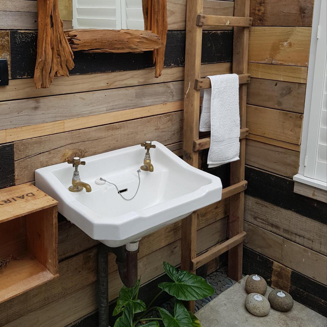 The Log Cabin & Packing Shed Villa Waihi Exterior foto